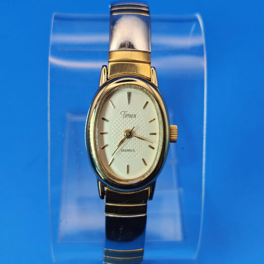 Vintage 1995 Timex Oval Women's Quartz Watch Size Stretch Bracelet 6.25-8.25