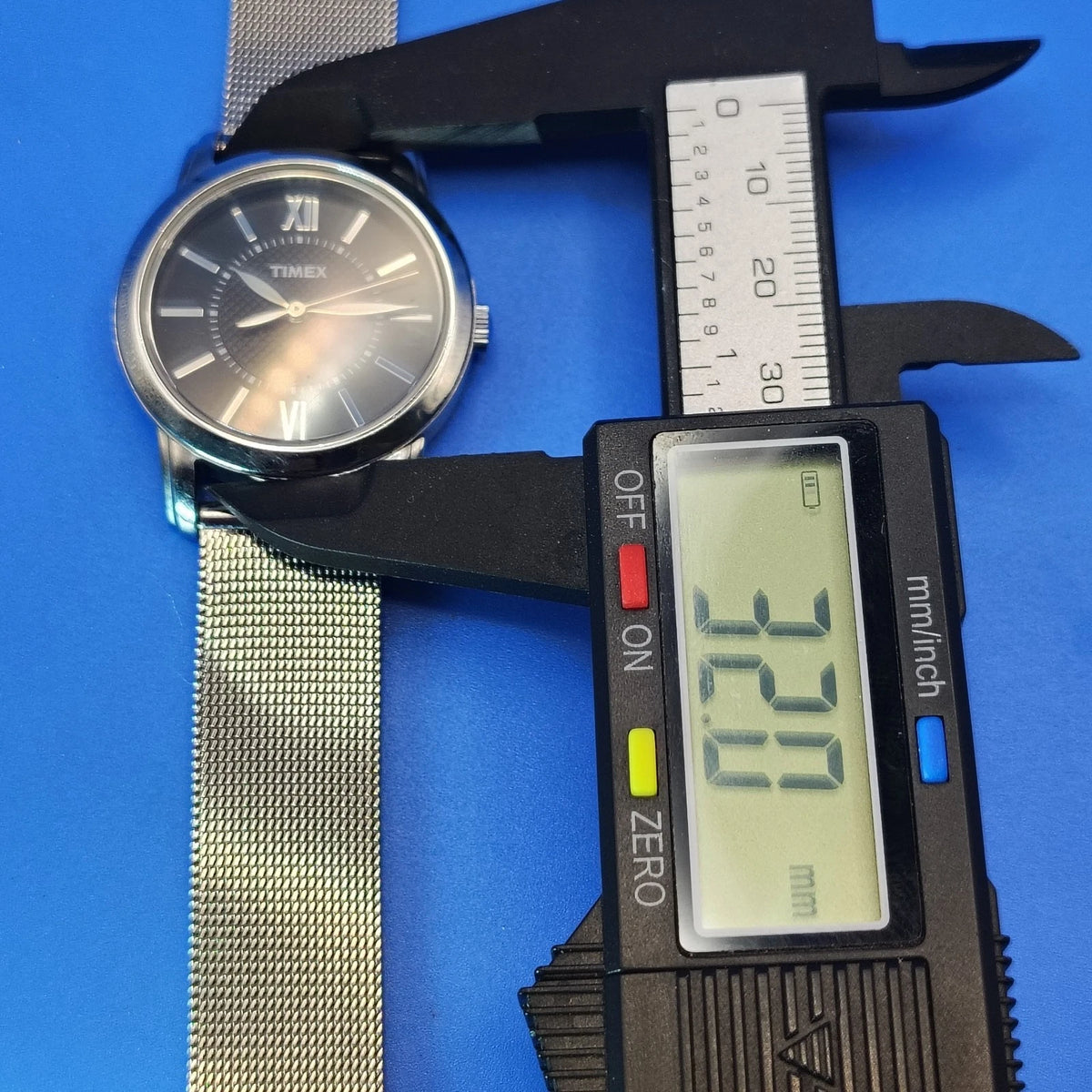 Vintage 2010 Timex Factory Hologram Dial 32mm Women's Quartz Watch Mesh Strap