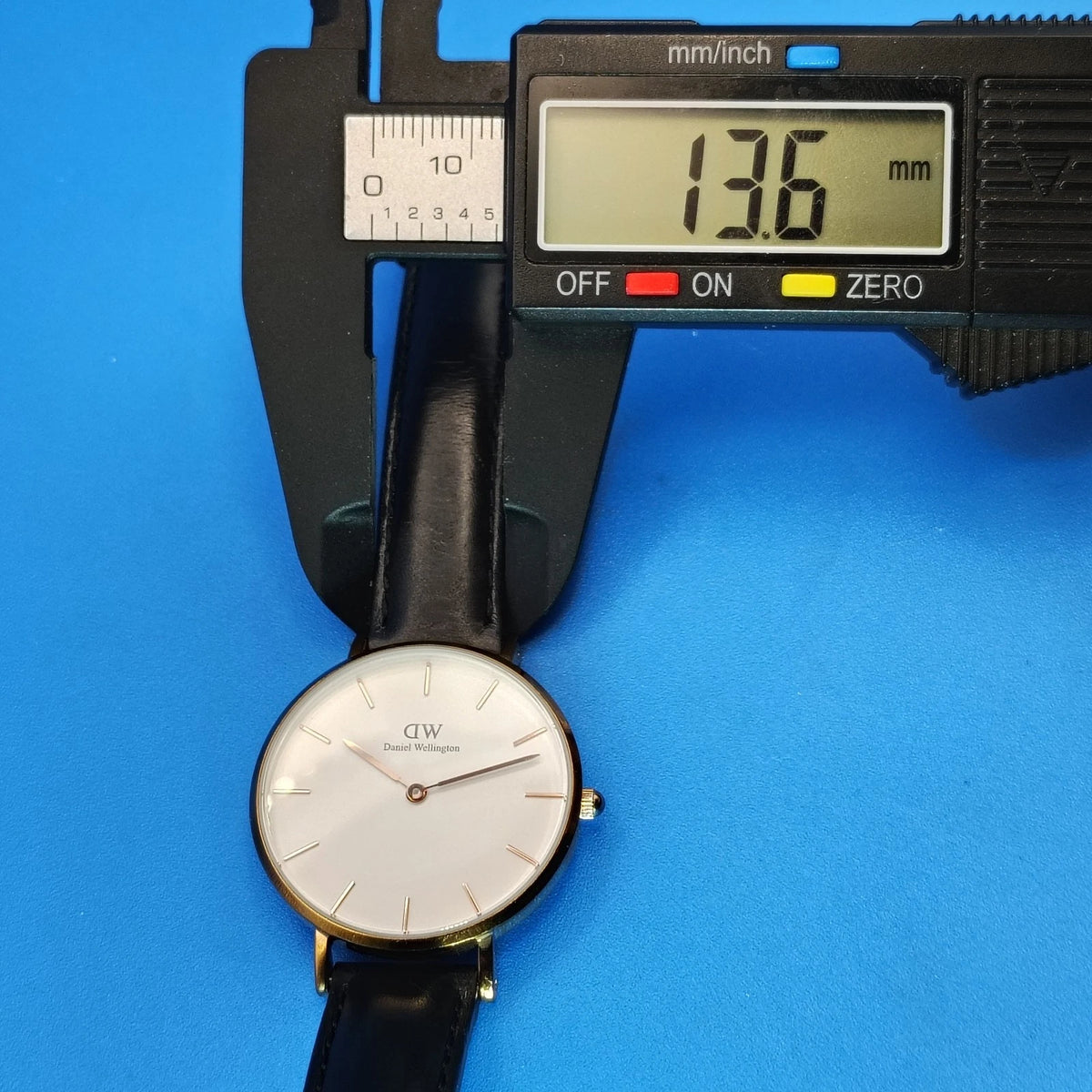 2019 Daniel Wellington Gold Sheffield Petite 32mm Women's/Unisex Quartz Watch