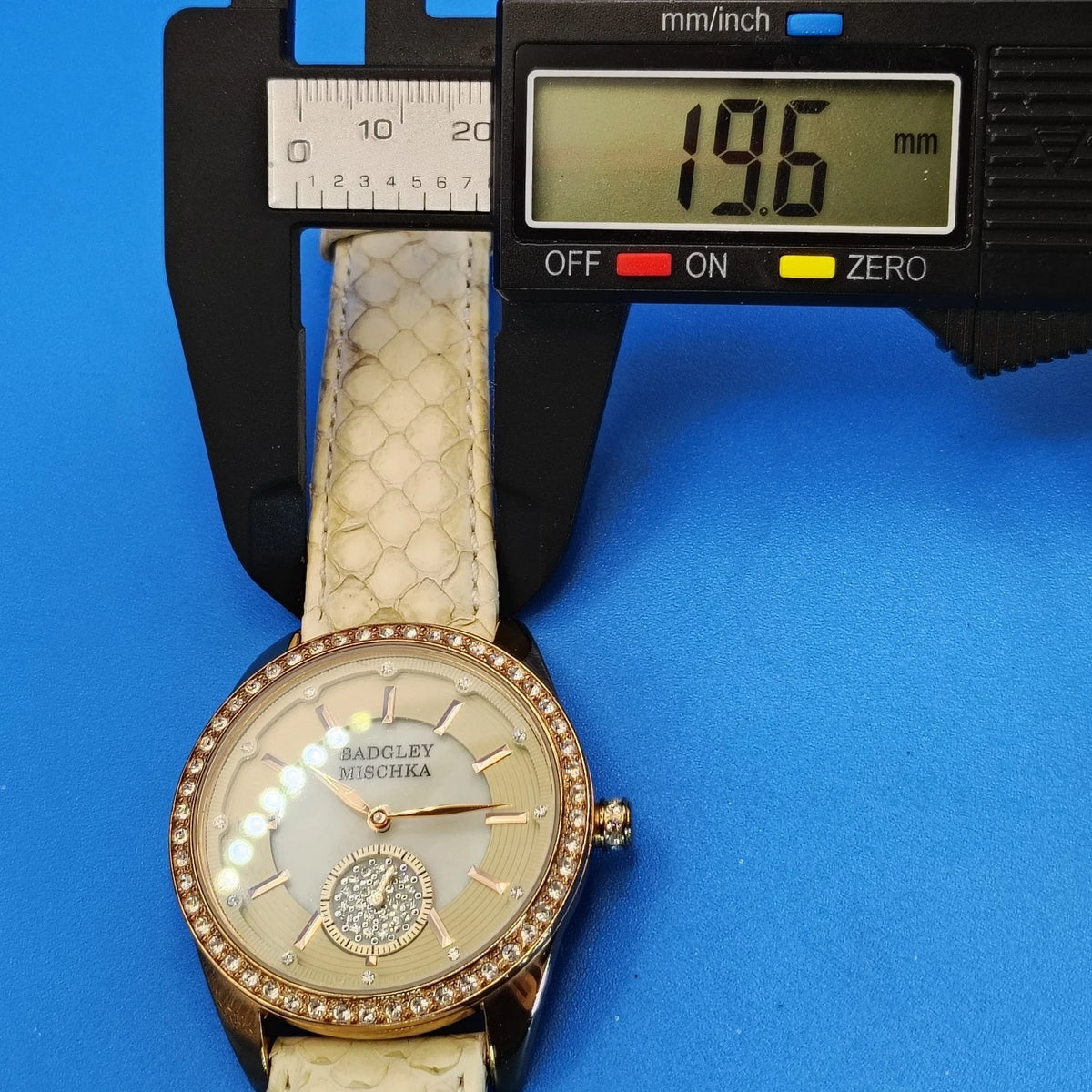 Vintage 2006 Bradgley Mischka Mother of Pearl 40mm Women's Watch Snake Skin Strap