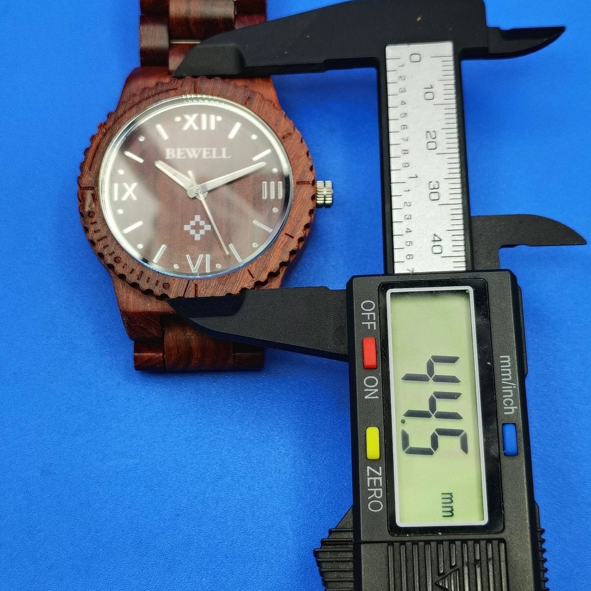 Vintage 2015 Bewell Organics Natural Redwood Eco 44mm Mens Quartz Watch