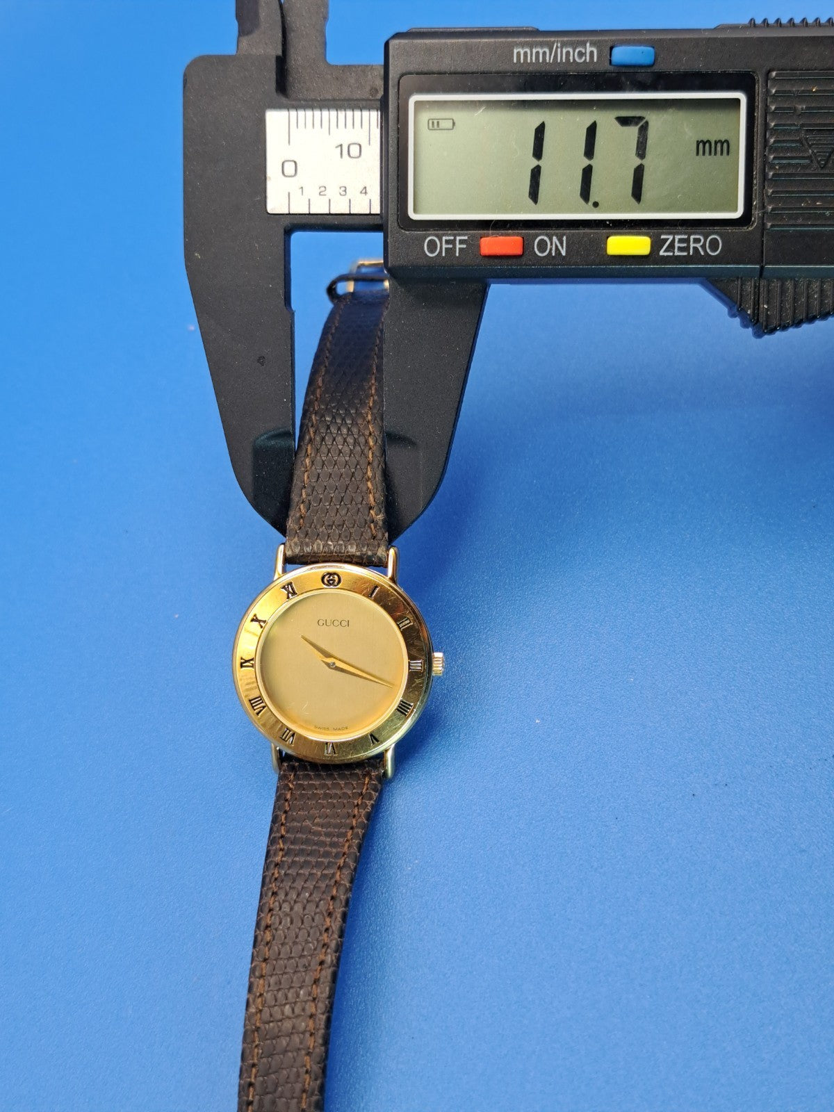 Vintage 1993 GUCCI 3000.2 Swiss 25mm Women's Quartz Watch Lizard Strap With COA