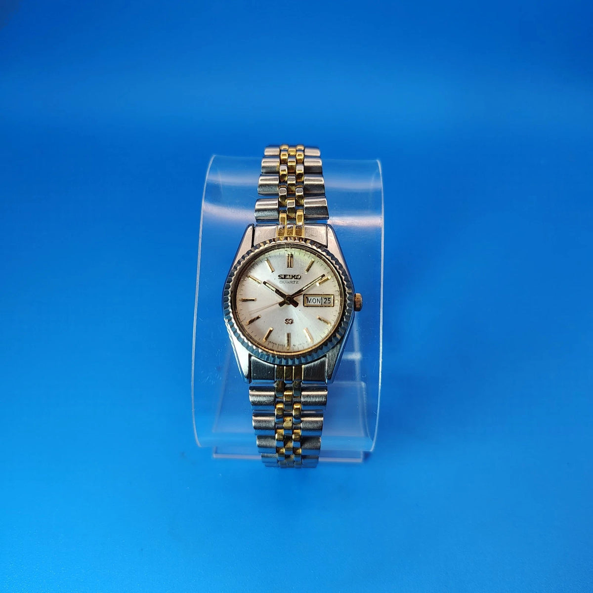 Vintage 1989 Seiko SQ 3Y03-0169 Day-Date 27mm Women's Two Tone Quartz Watch