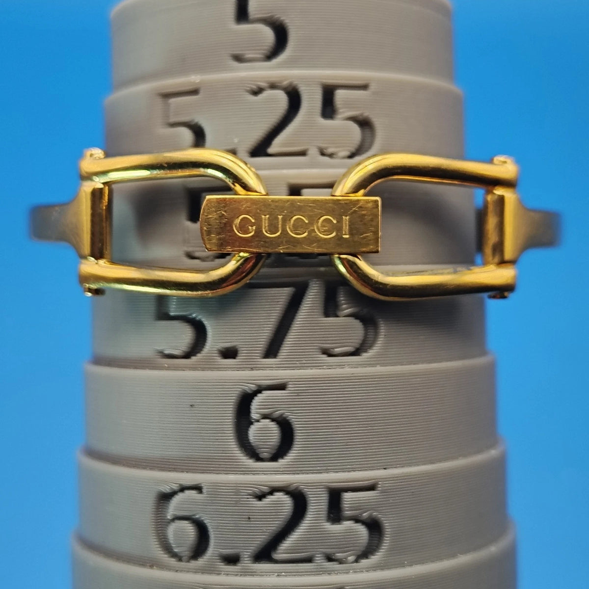 Vintage 1992 Gucci 1500L Swiss Made Tank Women's Quartz Bangle Watch With COA