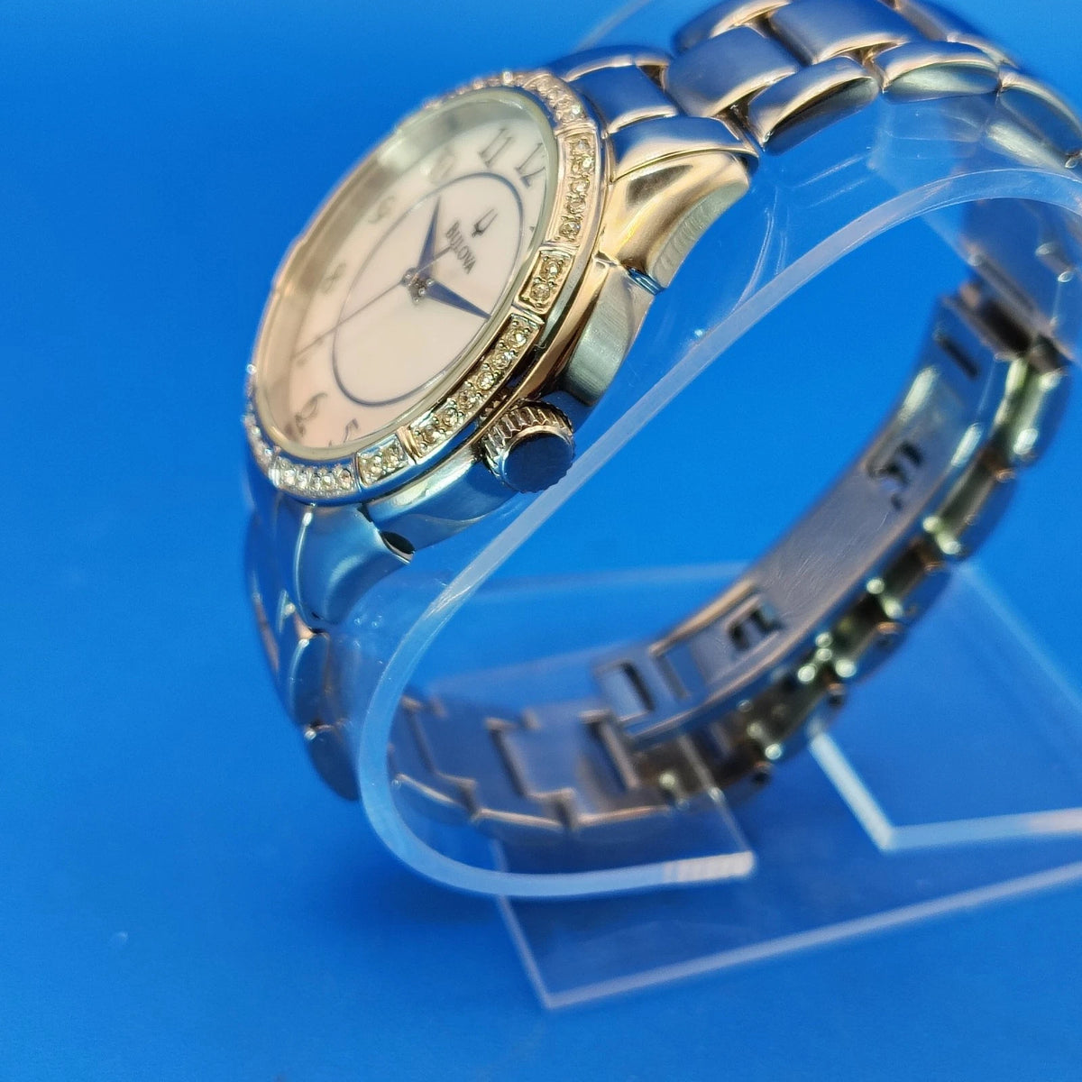 Vintage 2009 Bulova 96L182 Mother of Pearl Pave Bezel 30mm Women's Quartz Watch