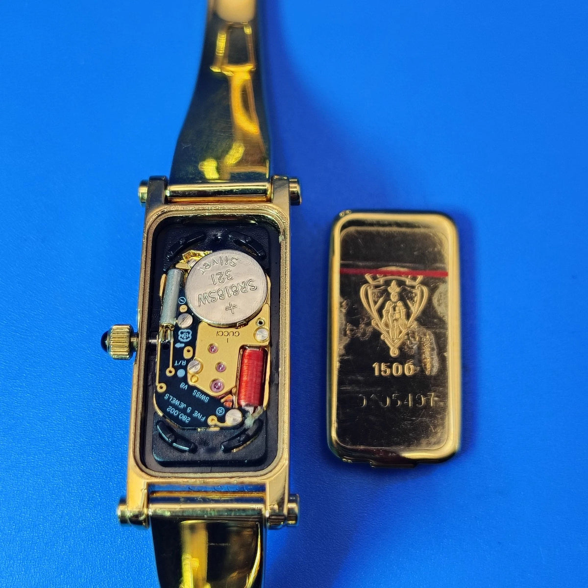 Vintage 1992 Gucci 1500L Swiss Made Tank Women's Quartz Bangle Watch With COA