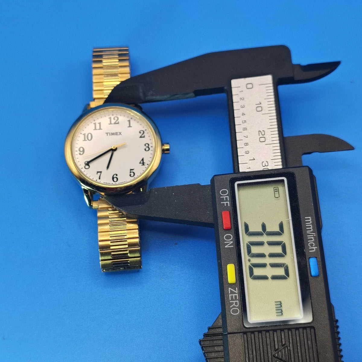 Vintage 2007 Timex Indiglo 30mm Women's Quartz Watch Gold Tone Stretch Bracelet