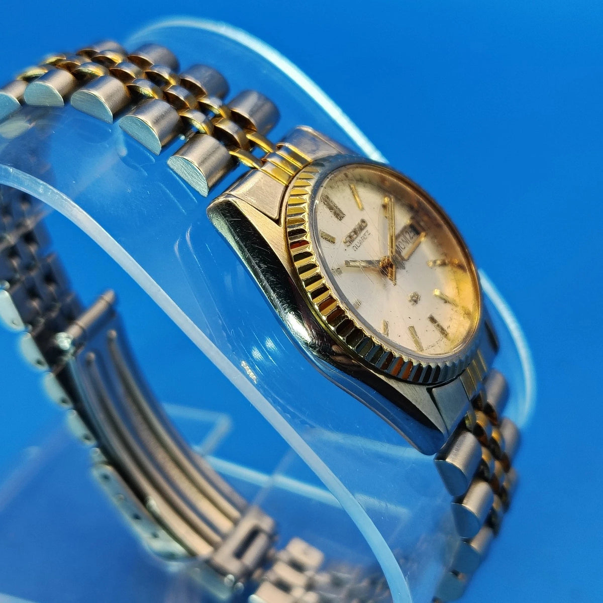 Vintage 1989 Seiko SQ 3Y03-0169 Day-Date 27mm Women's Two Tone Quartz Watch