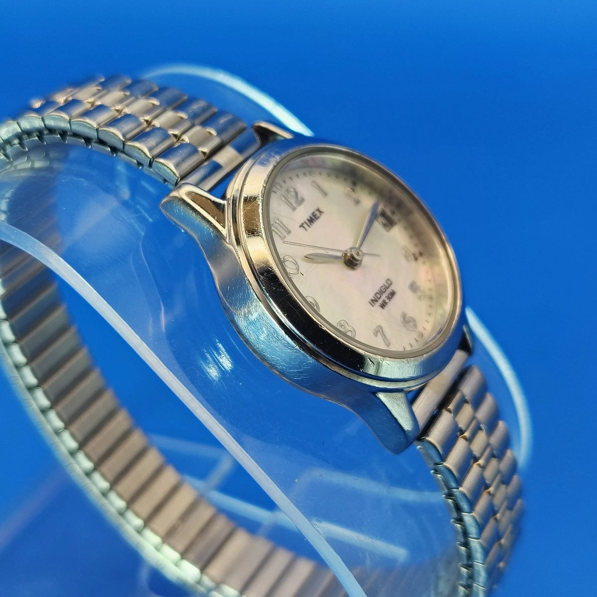 Vintage 2009 Timex Easy Reader Date Genuine Mother of Pearl Women's Quartz Watch