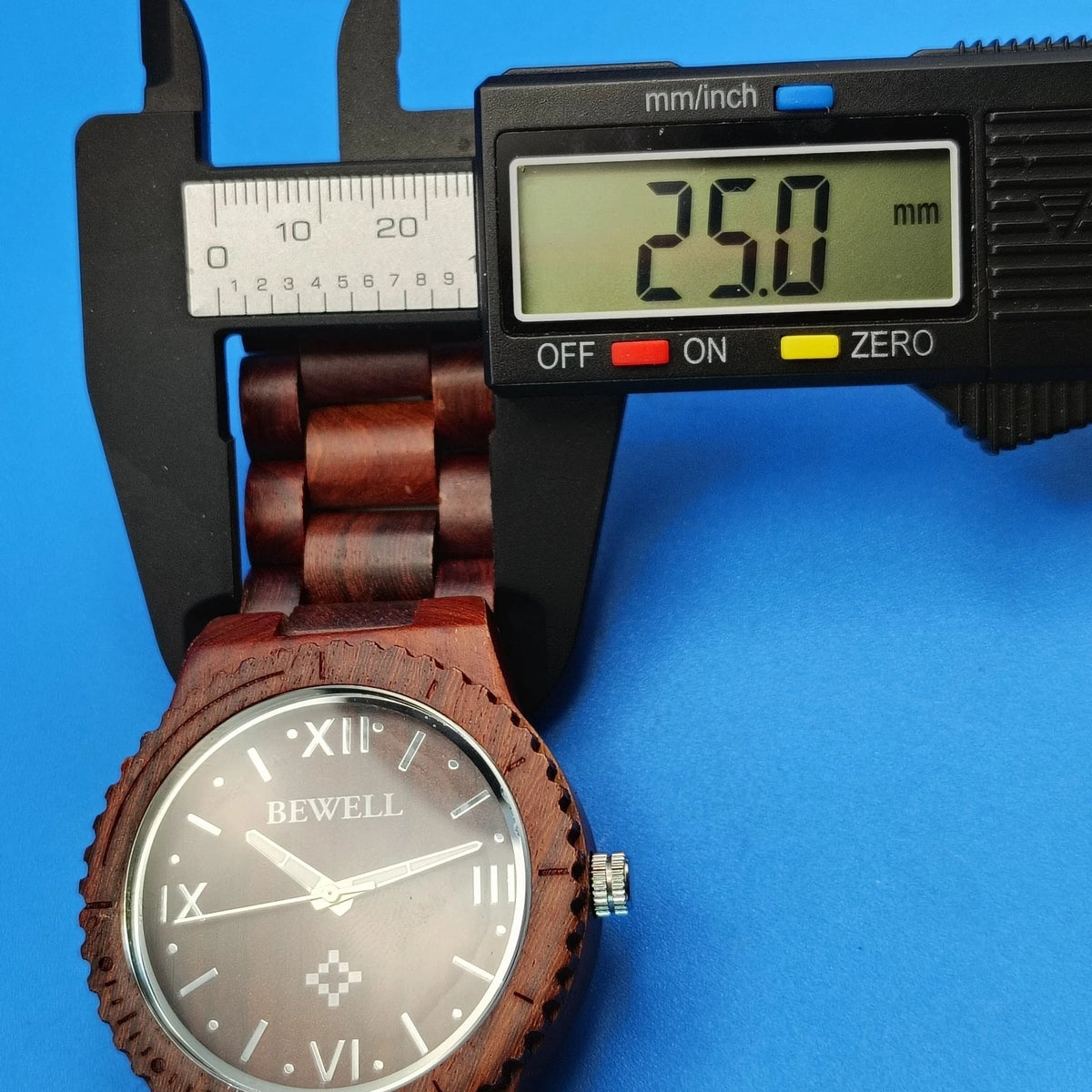 Vintage 2015 Bewell Organics Natural Redwood Eco 44mm Mens Quartz Watch