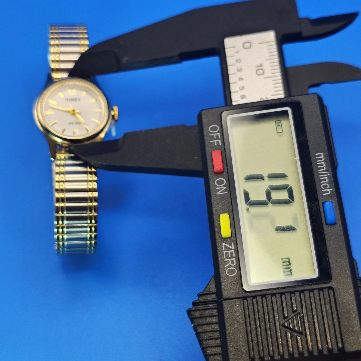 Vintage 2004 Timex 19mm Women's Two Tone Quartz Cocktail Watch Stretch Bracelet