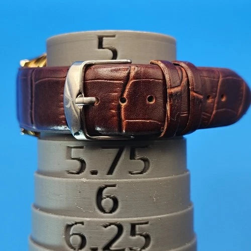 Vintage 1999 Executive Classic Gold Tone 39mm Mens Quartz Watch Leather Strap