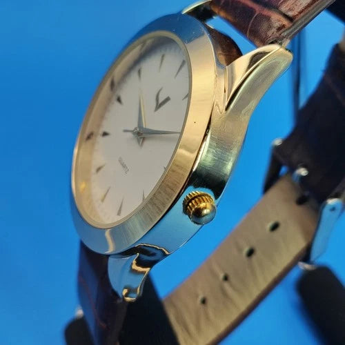 Vintage 1999 Executive Classic Gold Tone 39mm Mens Quartz Watch Leather Strap