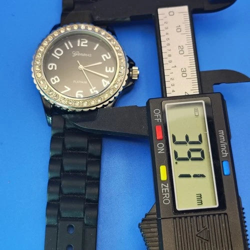 Vintage 2006 Geneva Women's 39mm Quartz Watch Japan Movt Crystal Bezel