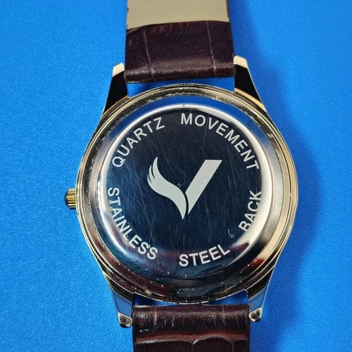 Vintage 1999 Executive Classic Gold Tone 39mm Mens Quartz Watch Leather Strap