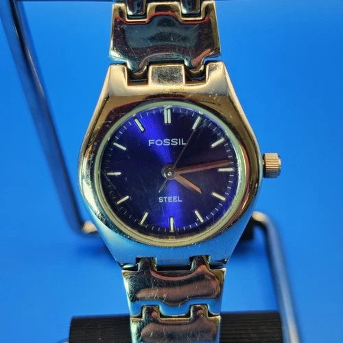 Vintage 2002 Fossil Emerald Blue Dial 28mm Women's Quartz Watch Fully Restored