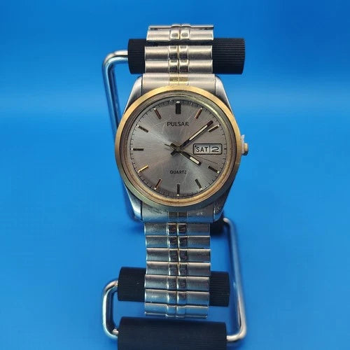 Vintage 1986 Pulsar by Seiko 34mm Men's Quartz Two Tone Watch Screw Back