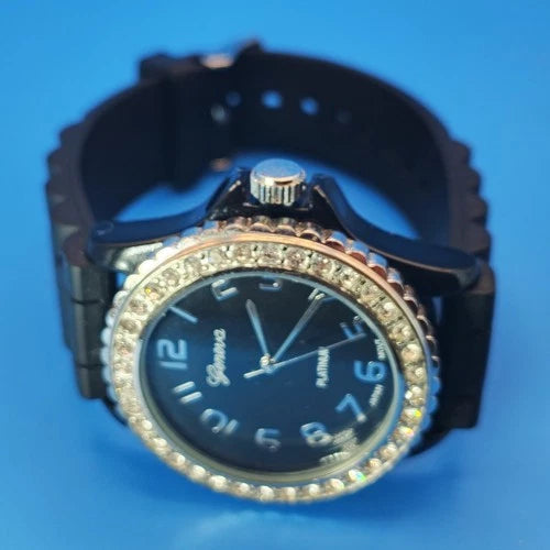 Vintage 2006 Geneva Women's 39mm Quartz Watch Japan Movt Crystal Bezel