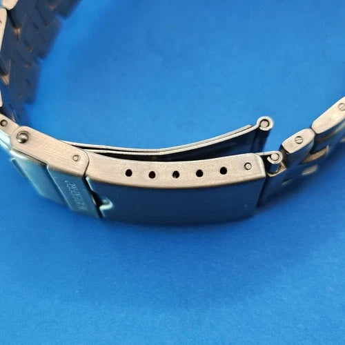 Vintage 2006 GUESS WaterPro 100M Date 41mm Mens Quartz Sport Watch Fully Restore